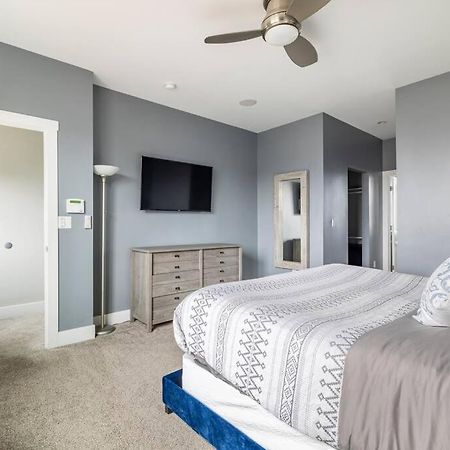 4 Bedroom 3 Bath Sleeps 10 Pet Friendly Private Backyard, 2 Car Garage, City Views, Close To All Stadiums And Casino Pittsburgh Esterno foto