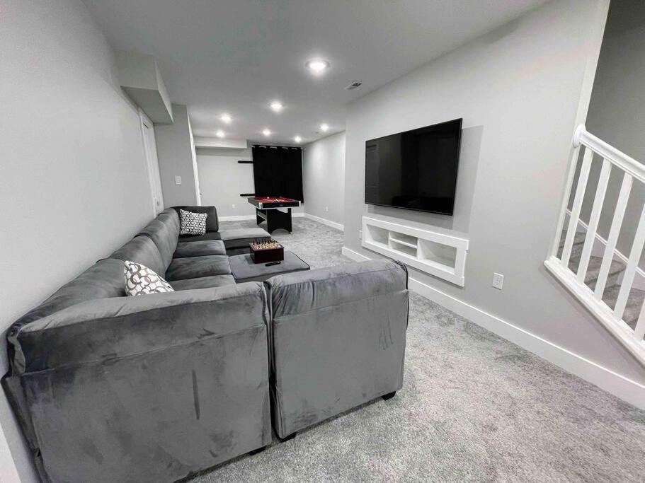 4 Bedroom 3 Bath Sleeps 10 Pet Friendly Private Backyard, 2 Car Garage, City Views, Close To All Stadiums And Casino Pittsburgh Esterno foto