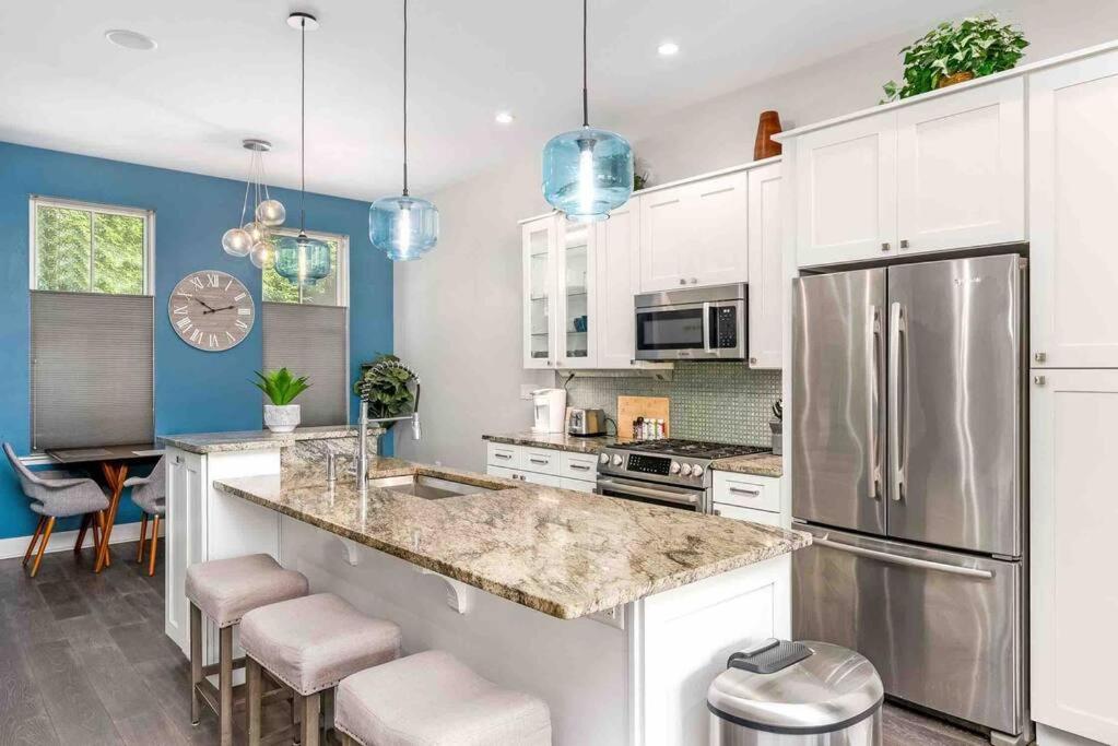 4 Bedroom 3 Bath Sleeps 10 Pet Friendly Private Backyard, 2 Car Garage, City Views, Close To All Stadiums And Casino Pittsburgh Esterno foto