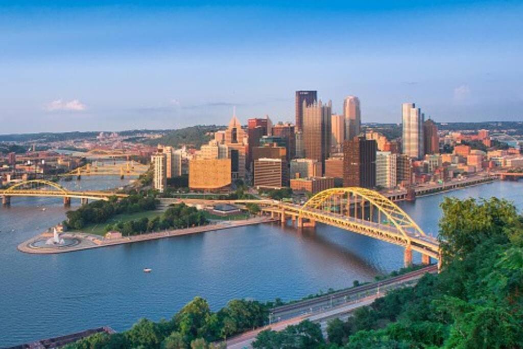 4 Bedroom 3 Bath Sleeps 10 Pet Friendly Private Backyard, 2 Car Garage, City Views, Close To All Stadiums And Casino Pittsburgh Esterno foto