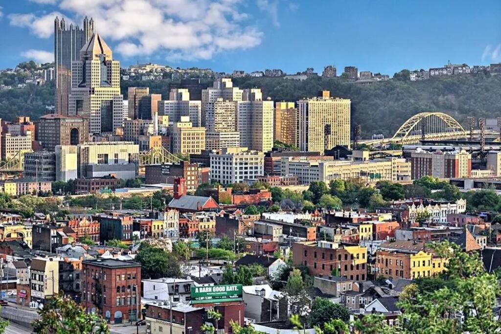 4 Bedroom 3 Bath Sleeps 10 Pet Friendly Private Backyard, 2 Car Garage, City Views, Close To All Stadiums And Casino Pittsburgh Esterno foto