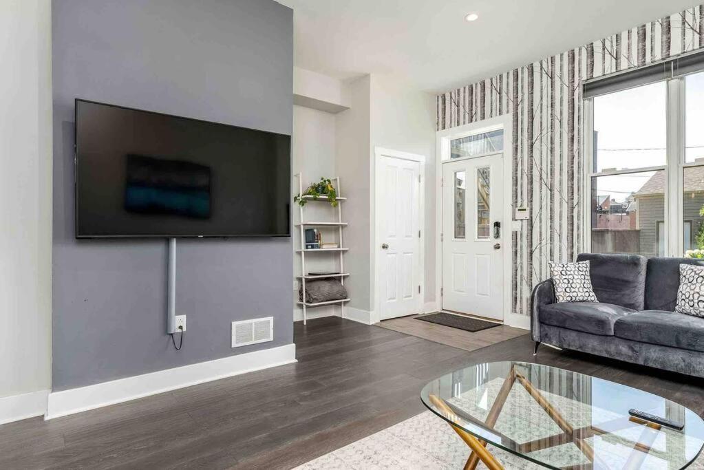 4 Bedroom 3 Bath Sleeps 10 Pet Friendly Private Backyard, 2 Car Garage, City Views, Close To All Stadiums And Casino Pittsburgh Esterno foto