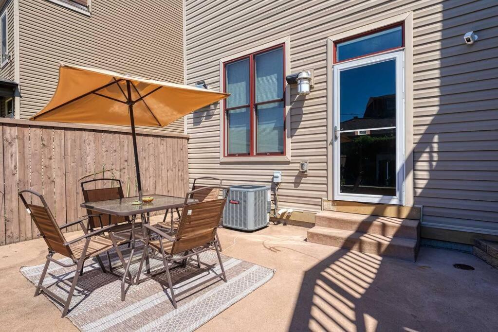 4 Bedroom 3 Bath Sleeps 10 Pet Friendly Private Backyard, 2 Car Garage, City Views, Close To All Stadiums And Casino Pittsburgh Esterno foto