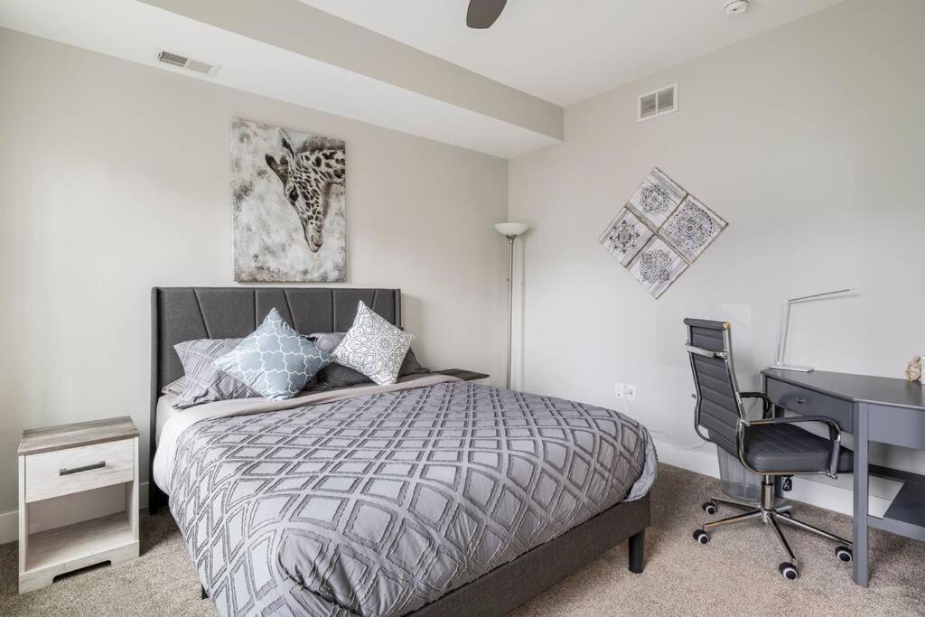 4 Bedroom 3 Bath Sleeps 10 Pet Friendly Private Backyard, 2 Car Garage, City Views, Close To All Stadiums And Casino Pittsburgh Esterno foto