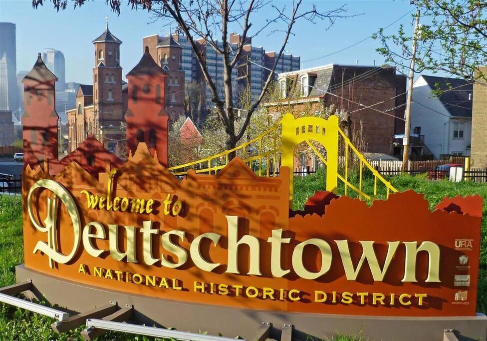 4 Bedroom 3 Bath Sleeps 10 Pet Friendly Private Backyard, 2 Car Garage, City Views, Close To All Stadiums And Casino Pittsburgh Esterno foto