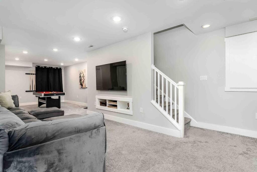 4 Bedroom 3 Bath Sleeps 10 Pet Friendly Private Backyard, 2 Car Garage, City Views, Close To All Stadiums And Casino Pittsburgh Esterno foto