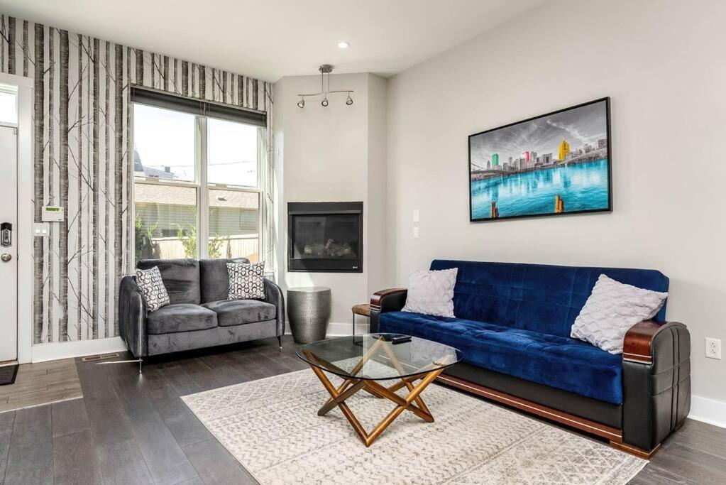 4 Bedroom 3 Bath Sleeps 10 Pet Friendly Private Backyard, 2 Car Garage, City Views, Close To All Stadiums And Casino Pittsburgh Esterno foto