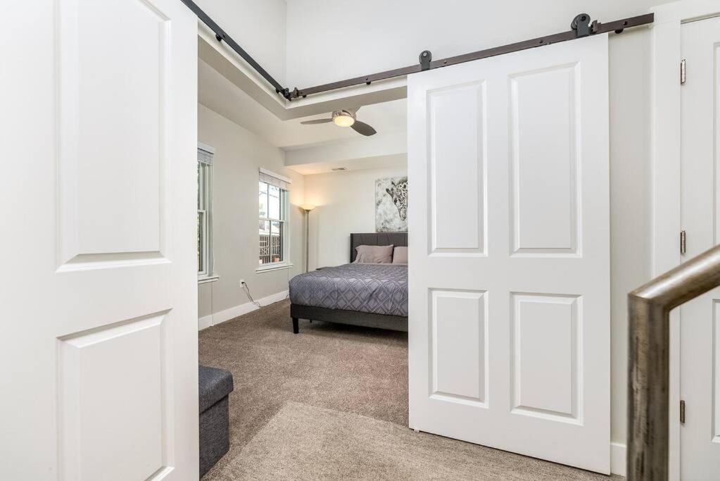 4 Bedroom 3 Bath Sleeps 10 Pet Friendly Private Backyard, 2 Car Garage, City Views, Close To All Stadiums And Casino Pittsburgh Esterno foto