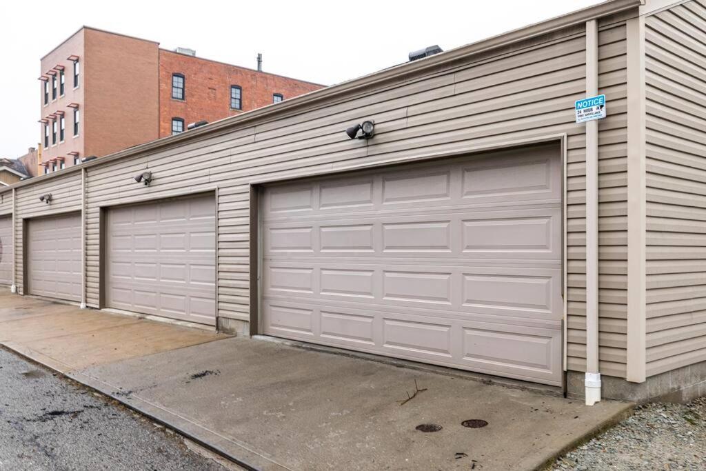 4 Bedroom 3 Bath Sleeps 10 Pet Friendly Private Backyard, 2 Car Garage, City Views, Close To All Stadiums And Casino Pittsburgh Esterno foto