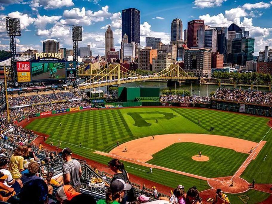 4 Bedroom 3 Bath Sleeps 10 Pet Friendly Private Backyard, 2 Car Garage, City Views, Close To All Stadiums And Casino Pittsburgh Esterno foto