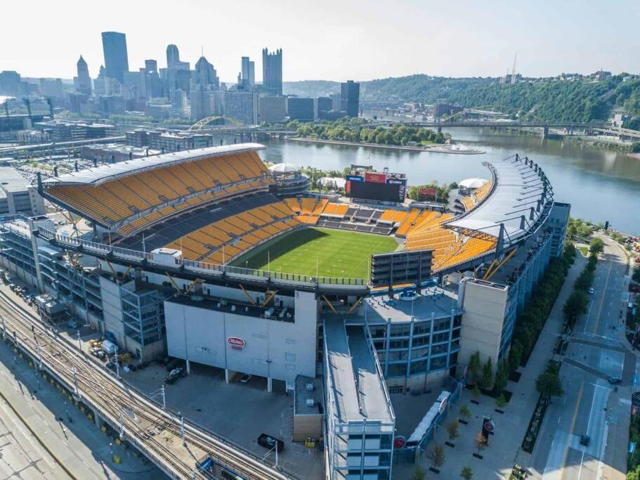4 Bedroom 3 Bath Sleeps 10 Pet Friendly Private Backyard, 2 Car Garage, City Views, Close To All Stadiums And Casino Pittsburgh Esterno foto